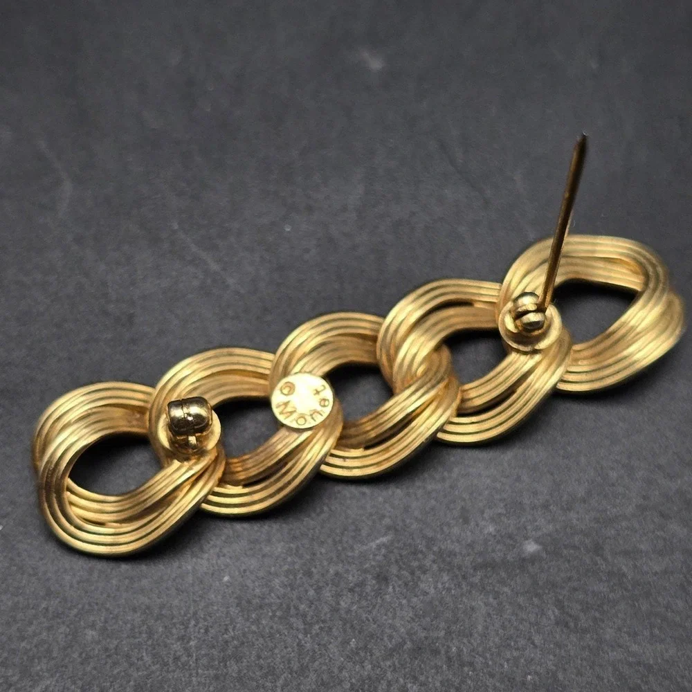 Monet Gold Tone Circle Link Brooch Vintage Costume Jewelry